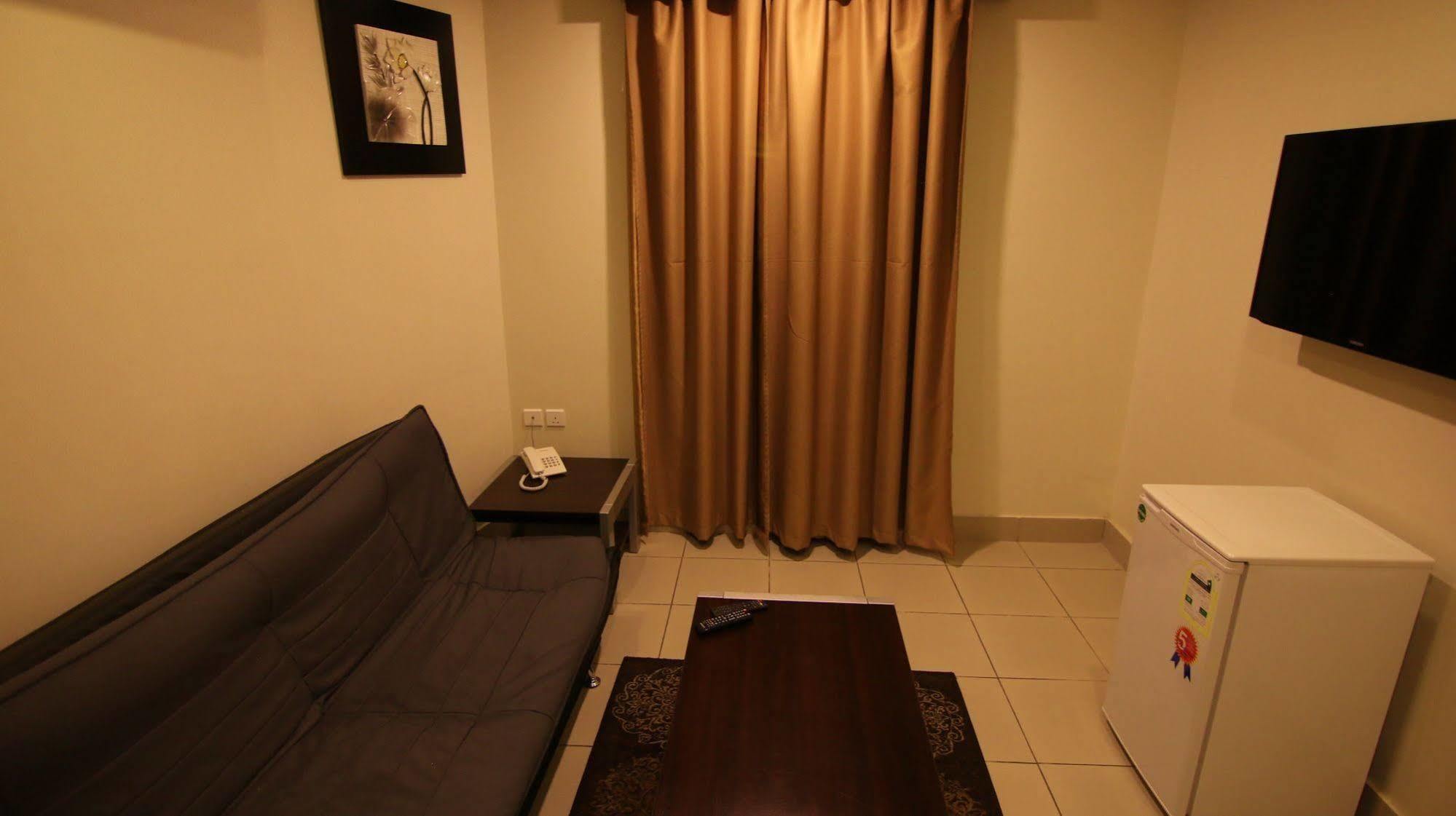 Stars Suites - Al Hamra 3*