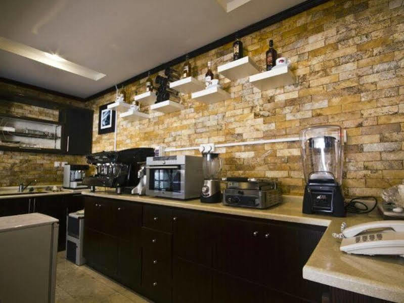 Stars Suites - Al Hamra 3*